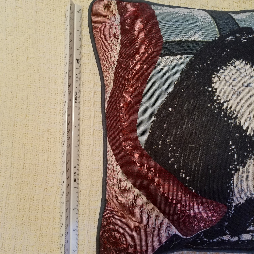 Cat throw pillow
 
Please go to my page and see ot - Picture 2 of 8